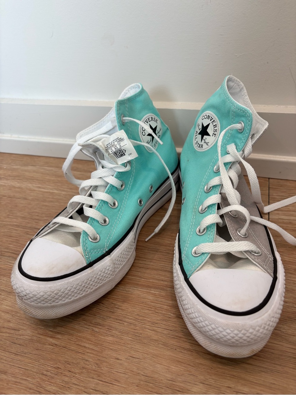 Converse Women’s All Star Chuck Taylor High Top Sneaker Lift Platform 8.5